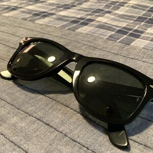 Ray-Ban Wayfarers Classic Black Sunglasses